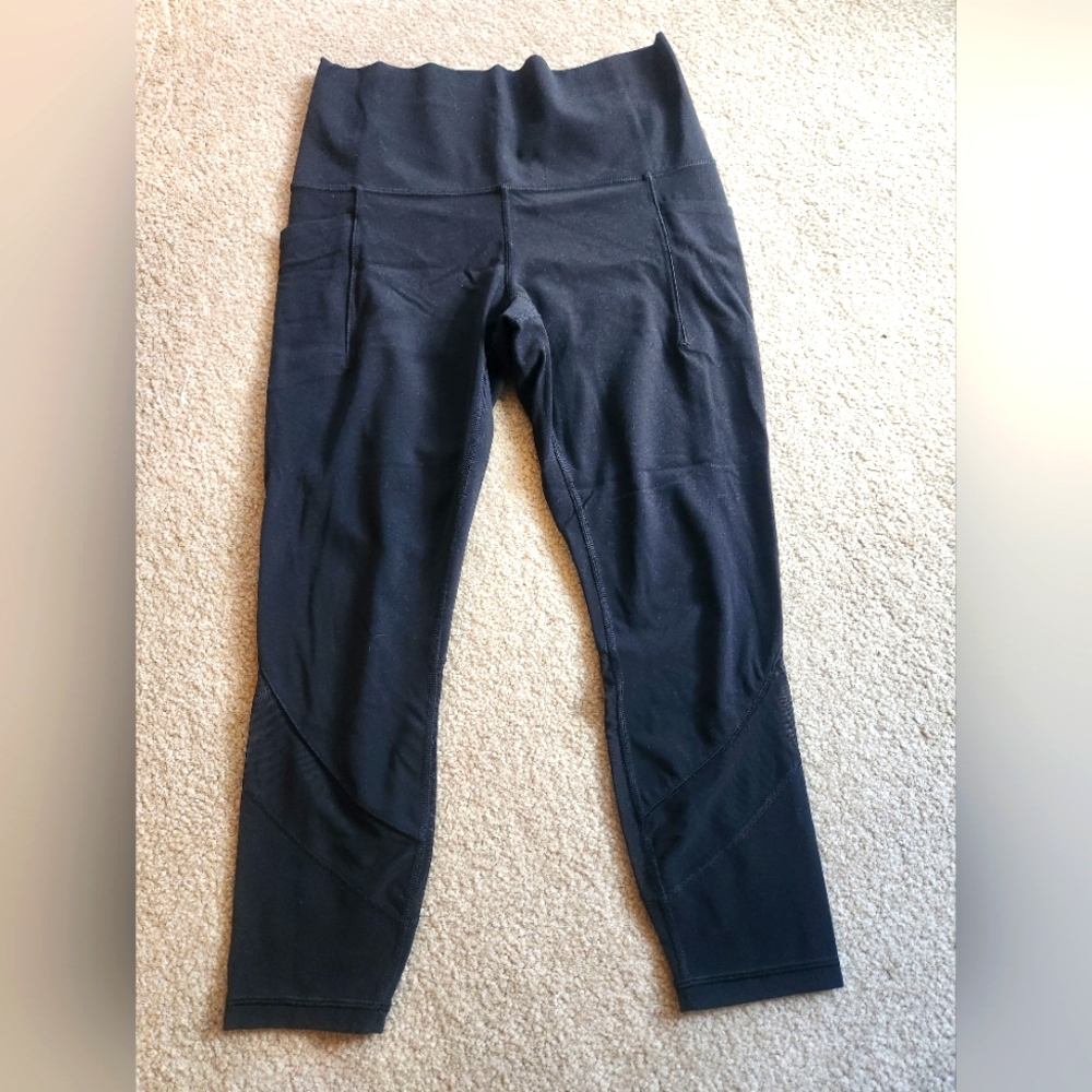 Athleta Salutation Stash Mesh black leggings, size SP.
